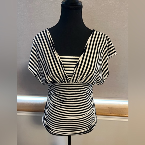 One striped top - 4 different looks! - Picture 3 of 5